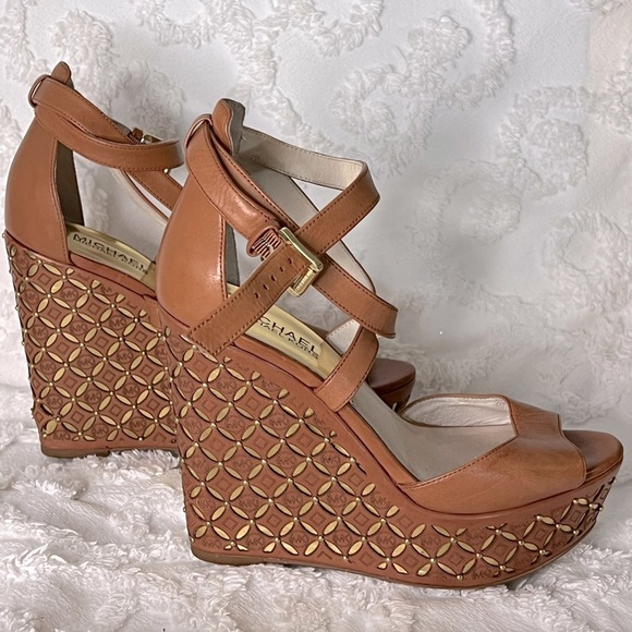 MICHAEL KORS • TAN & GOLD STUDDED WEDGES • EUC - Picture 4 of 5